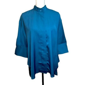 WHO What Wear low turtleneck, button up shirt, 3/4 length sleeves.